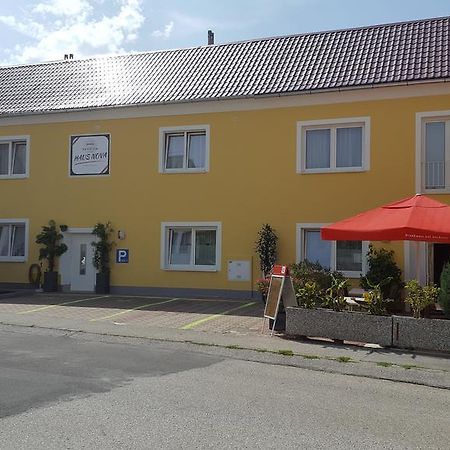 ווינר נוישטאדט Pension Haus Nova מראה חיצוני תמונה