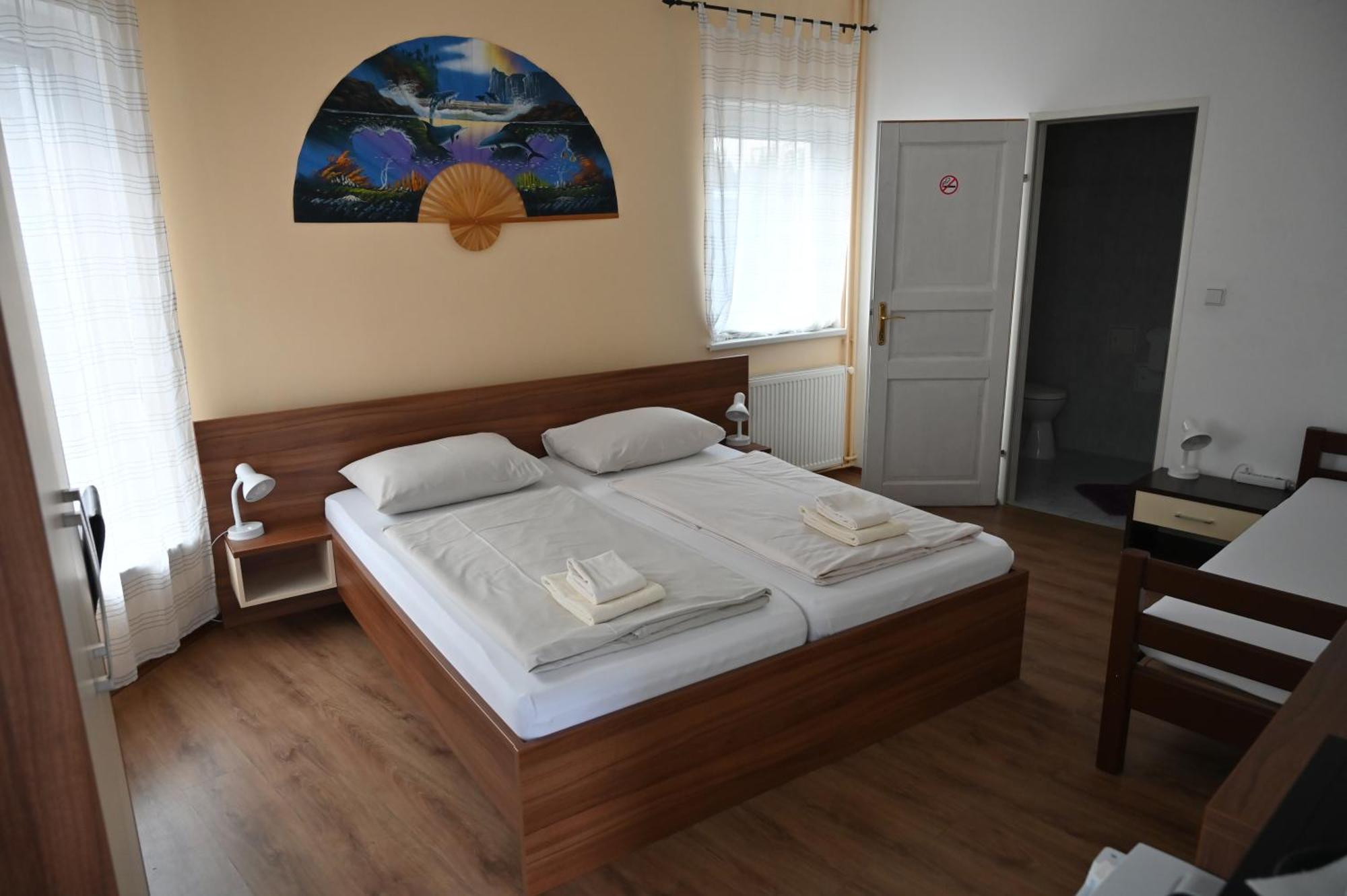 ווינר נוישטאדט Pension Haus Nova מראה חיצוני תמונה