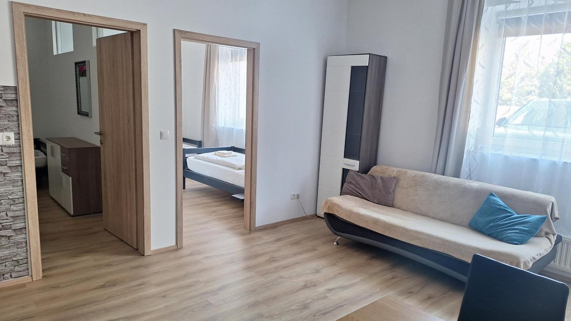 ווינר נוישטאדט Pension Haus Nova מראה חיצוני תמונה