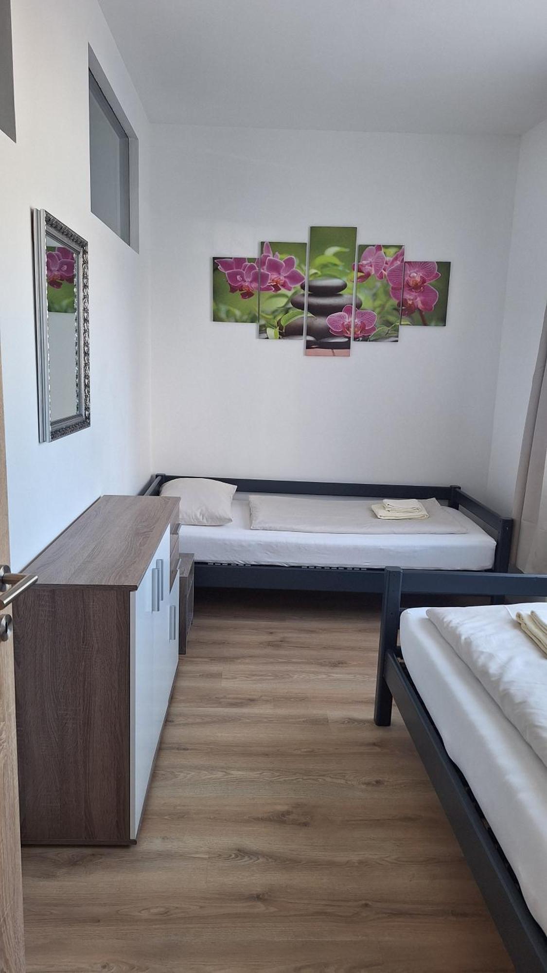 ווינר נוישטאדט Pension Haus Nova מראה חיצוני תמונה