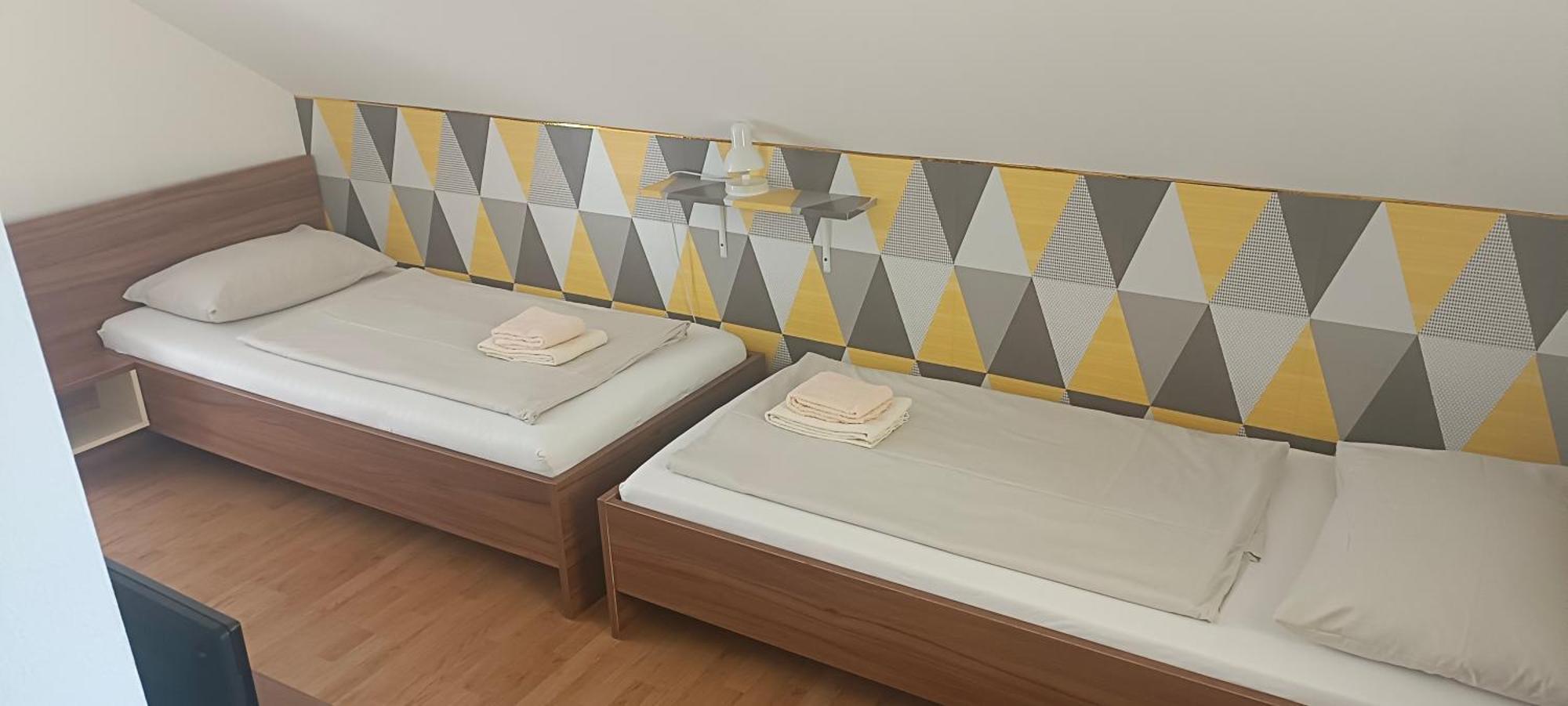 ווינר נוישטאדט Pension Haus Nova מראה חיצוני תמונה